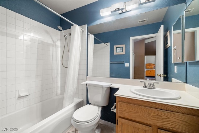 bathroom with vanity, visible vents, toilet, and shower / tub combo with curtain