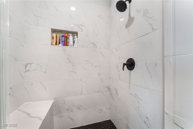 full bathroom featuring a tile shower