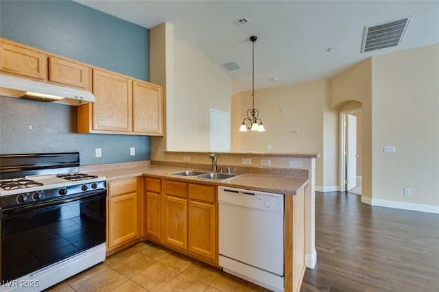 kitchen featuring visible vents, gas range oven, under cabinet range hood, a sink, and dishwasher