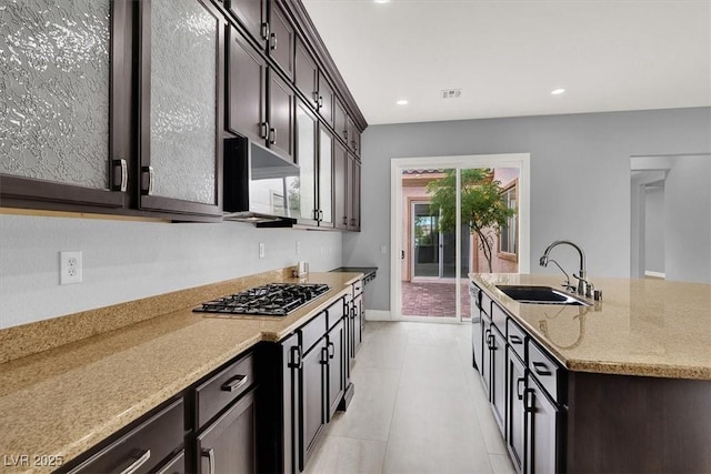 kitchen featuring a sink, stainless steel gas cooktop, recessed lighting, baseboards, and visible vents