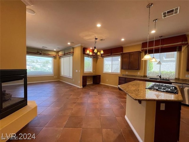 kitchen featuring visible vents, black gas cooktop, baseboards, a chandelier, and recessed lighting
