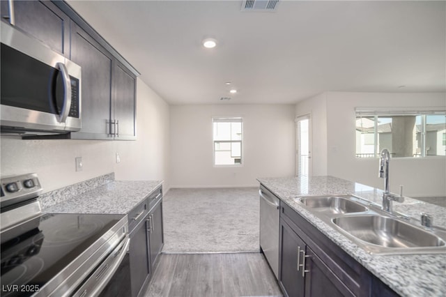 kitchen featuring visible vents, light wood-type flooring, a sink, stainless steel appliances, and recessed lighting