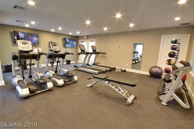 workout area featuring baseboards, recessed lighting, and visible vents
