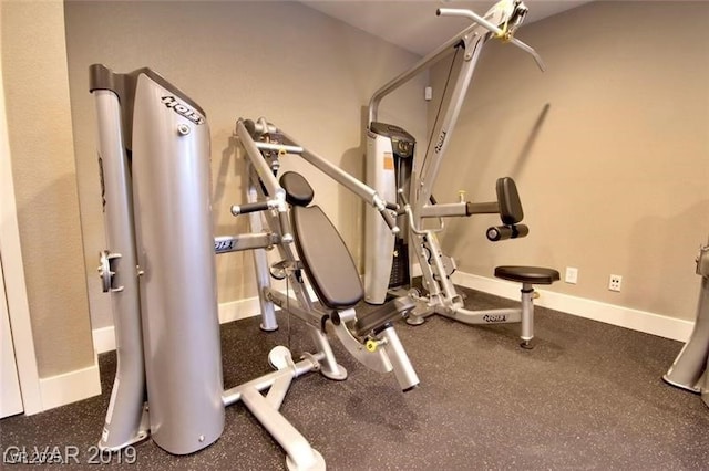 exercise room featuring baseboards