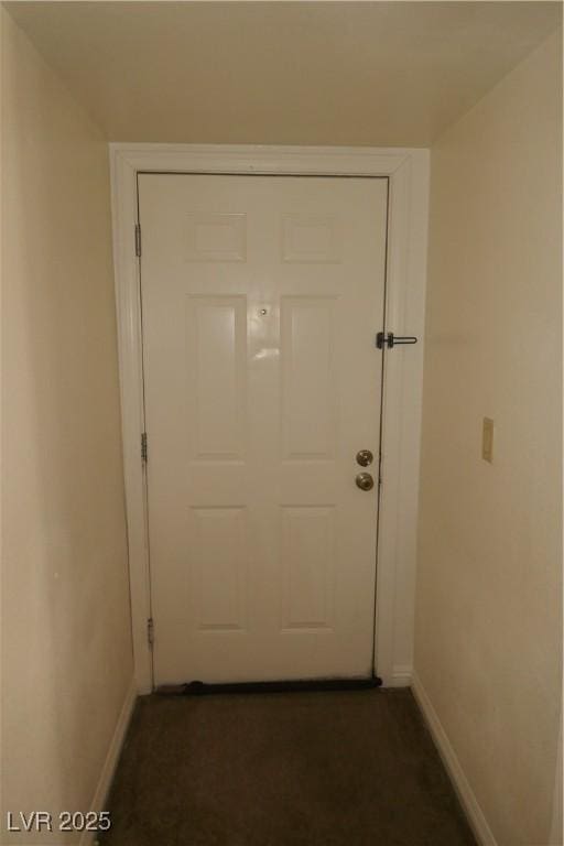 entryway featuring baseboards