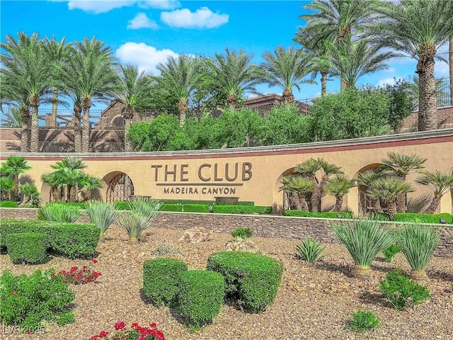 view of community / neighborhood sign