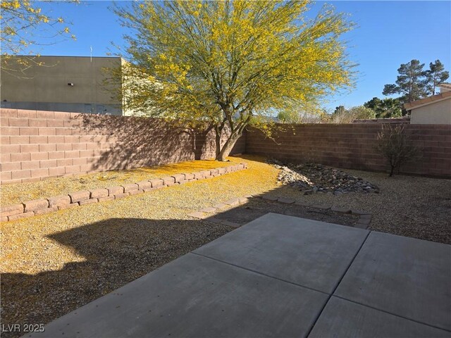 734 Rusty Spur Dr, Henderson, NV 89014 - view of yard with a fenced backyard and a patio