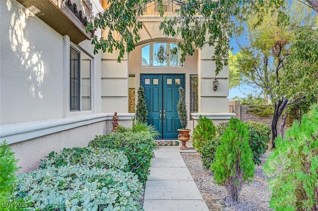 view of exterior entry with stucco siding