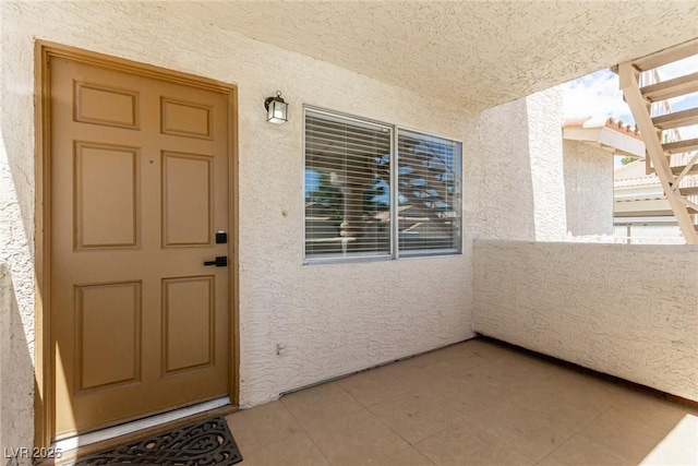 view of exterior entry with stucco siding