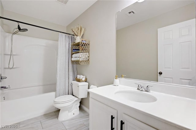 bathroom with visible vents, vanity, toilet, baseboards, and shower / tub combo