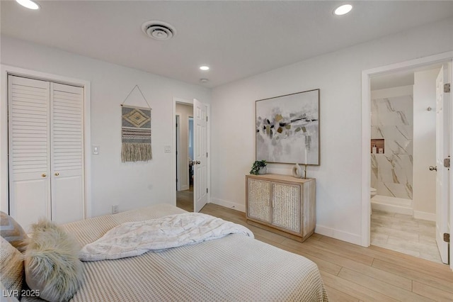 bedroom with light wood-style floors, recessed lighting, baseboards, visible vents, and a closet
