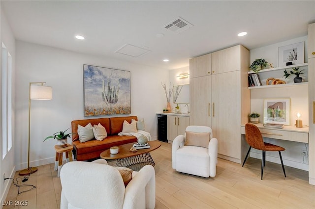 living room with visible vents, recessed lighting, baseboards, and light wood-type flooring