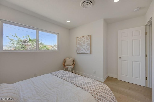 bedroom with recessed lighting, baseboards, visible vents, and light wood-style floors
