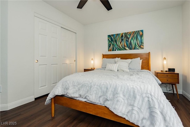 bedroom with dark wood-style flooring, baseboards, ceiling fan, and a closet