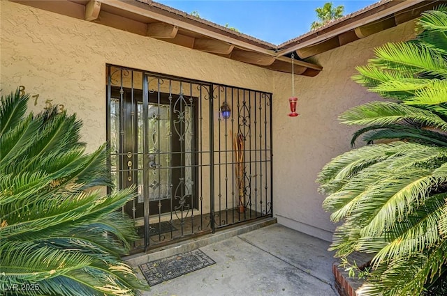 entrance to property with stucco siding