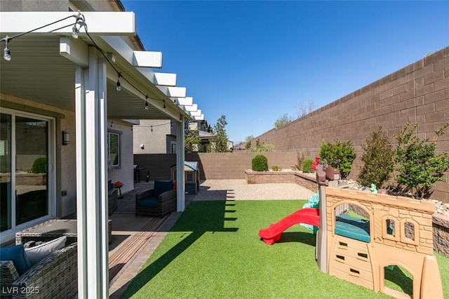 view of yard featuring a fenced backyard