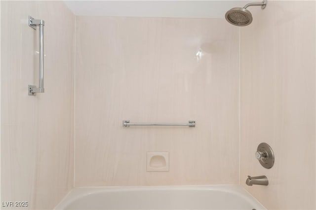 full bath with shower / bathtub combination