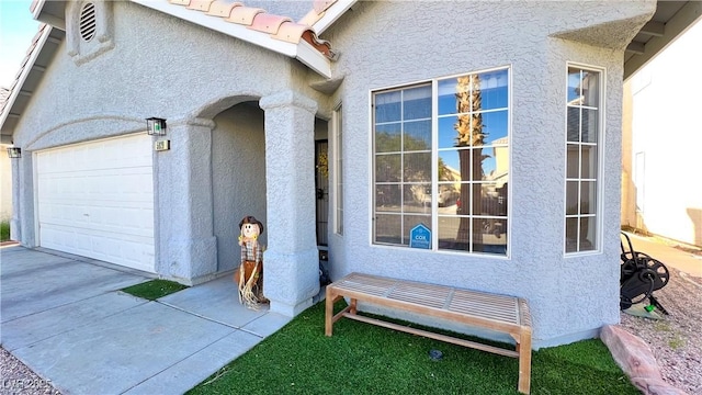 view of side of home featuring stucco siding and driveway
