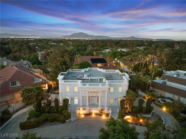 birds eye view of property featuring a mountain view