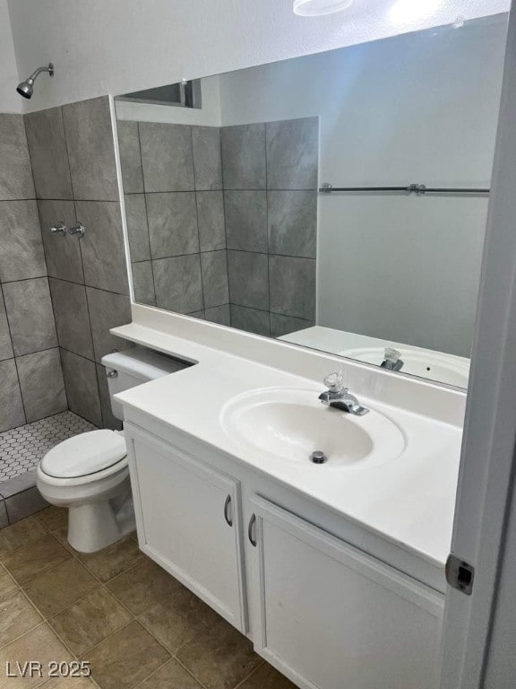 5711 Roundrock Dr, Las Vegas, NV 89142 - full bath featuring toilet, tiled shower, and vanity