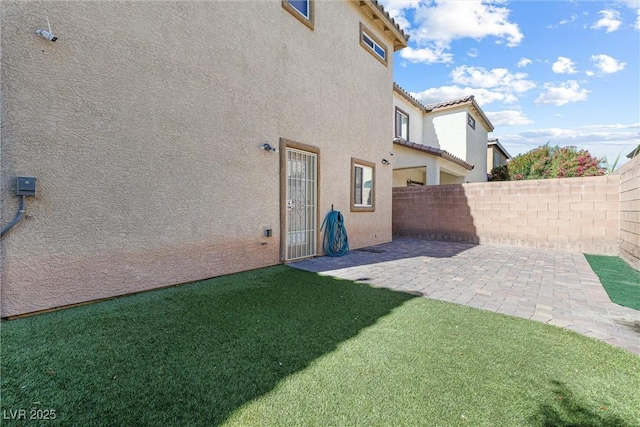 view of yard featuring a fenced backyard and a patio area
