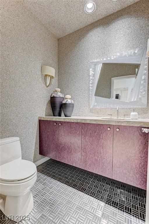 full bath with vanity, recessed lighting, and toilet