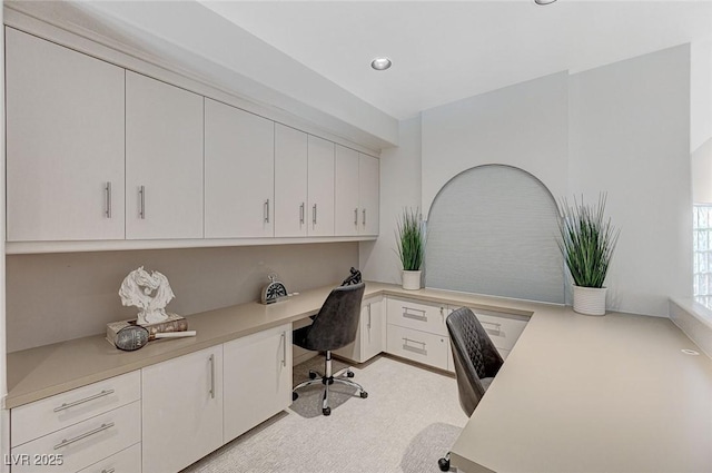 office area with recessed lighting and built in desk