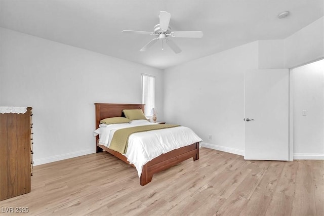 bedroom featuring light wood-style floors, baseboards, and a ceiling fan