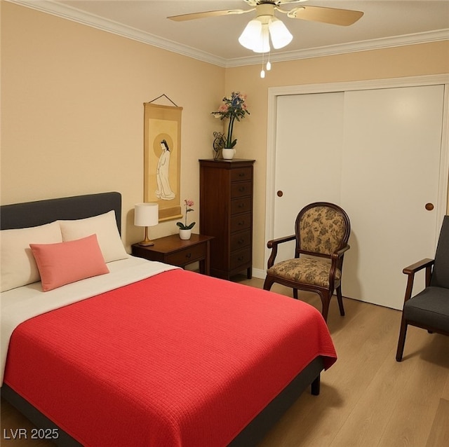 8101 W Flamingo Rd Unit 2078, Las Vegas, NV 89147 - bedroom featuring crown molding, wood finished floors, a closet, and a ceiling fan