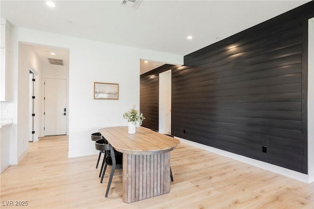 dining space featuring recessed lighting, visible vents, and light wood-style floors