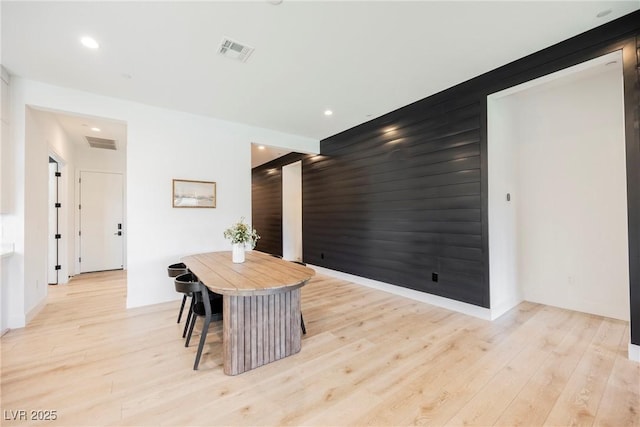 dining room featuring recessed lighting, light wood finished floors, and visible vents