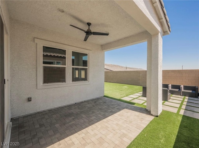 view of patio with an outdoor living space, a ceiling fan, and a fenced backyard