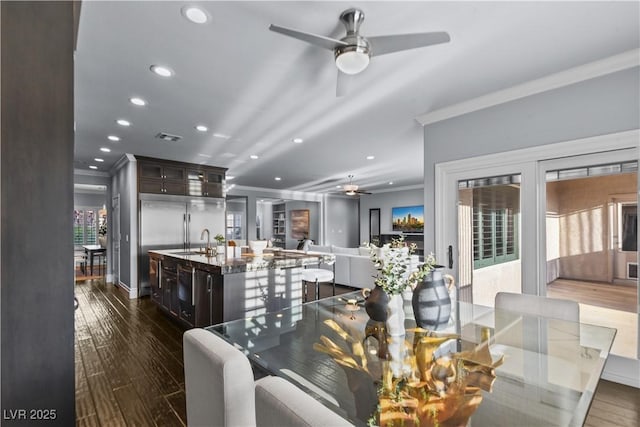 dining area featuring a ceiling fan, visible vents, crown molding, recessed lighting, and dark wood-type flooring