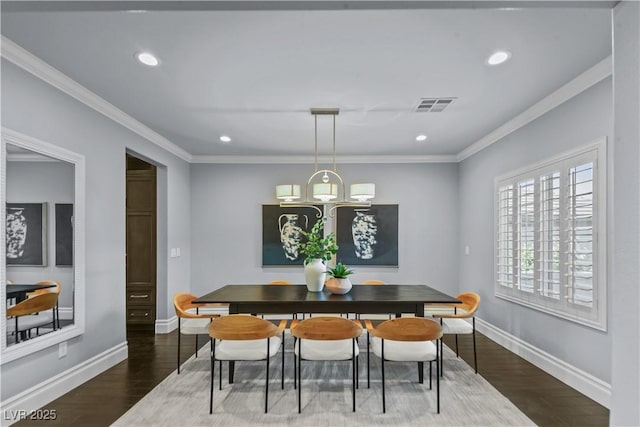dining room with visible vents, recessed lighting, baseboards, and ornamental molding