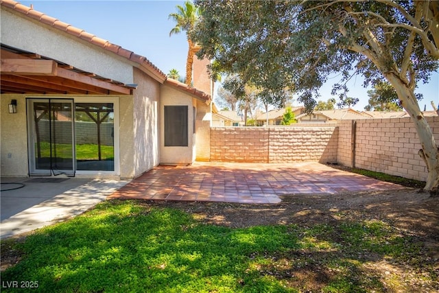 view of yard featuring a fenced backyard and a patio area