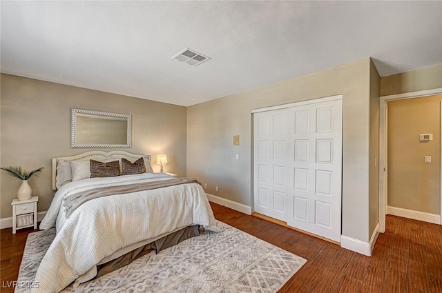 3151 Coachlight Cir, Las Vegas, NV 89117 - bedroom featuring baseboards, visible vents, wood finished floors, and a closet