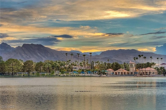 water view with a mountain view