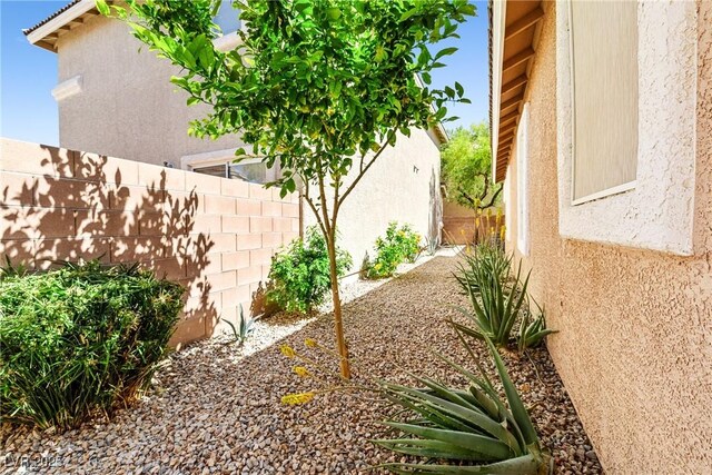 1440 Summer Glow Ave, Henderson, NV 89012 - view of yard with fence