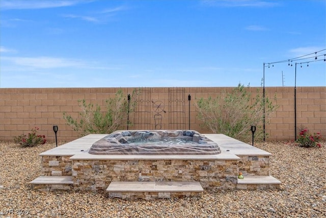 view of yard featuring a fenced backyard and an outdoor hot tub