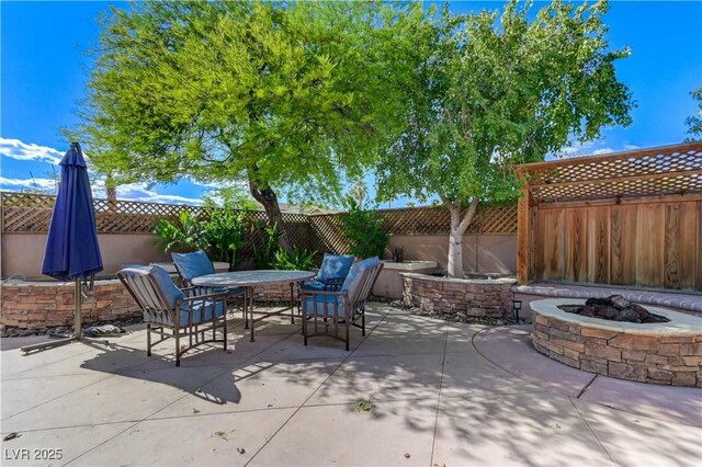 view of patio featuring outdoor dining area, a fire pit, and a fenced backyard
