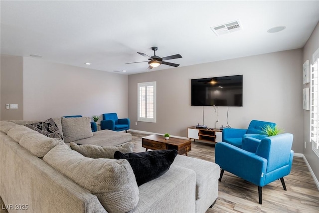 living area with visible vents, wood finished floors, baseboards, recessed lighting, and a ceiling fan