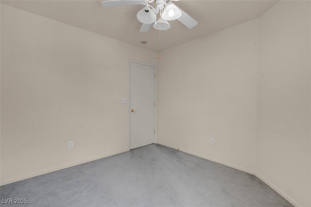 carpeted empty room with a ceiling fan