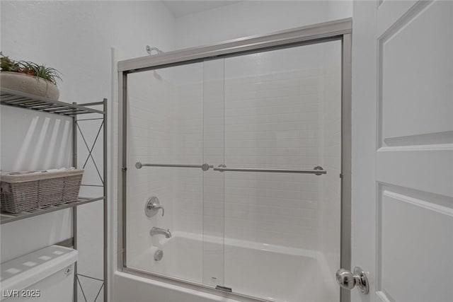 full bath with enclosed tub / shower combo and toilet