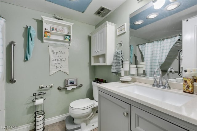 full bathroom featuring visible vents, baseboards, toilet, and vanity