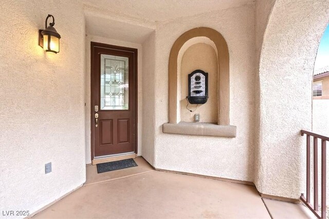 view of exterior entry featuring stucco siding