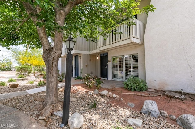 516 Delfern Ln, Las Vegas, NV 89169 - view of front facade with a balcony and stucco siding