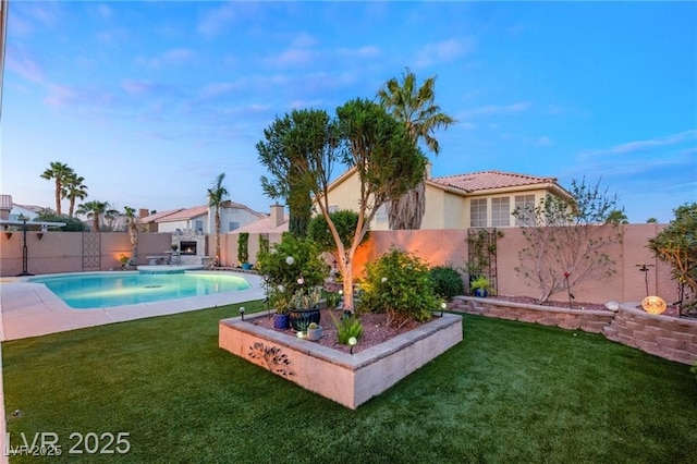 3950 Candleglow Ct, Las Vegas, NV 89147 - view of yard with a fenced in pool and a fenced backyard