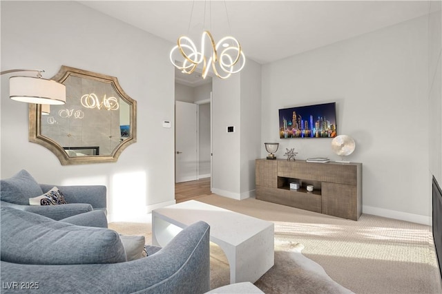 living room featuring baseboards, an inviting chandelier, and carpet