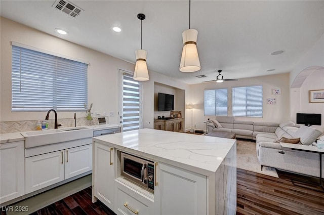 kitchen with open floor plan, dark wood-style floors, and a wealth of natural light