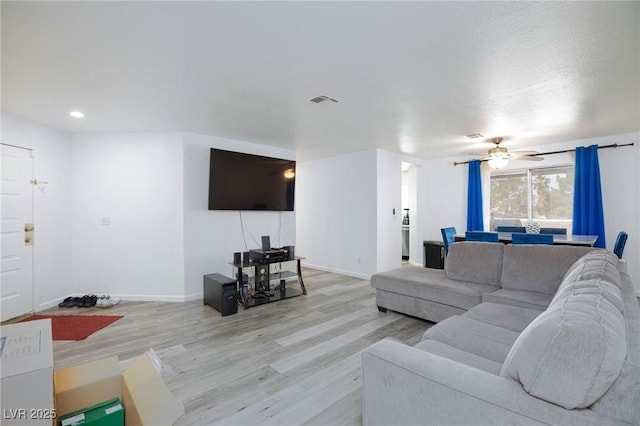 living area featuring light wood-type flooring, visible vents, recessed lighting, a ceiling fan, and baseboards